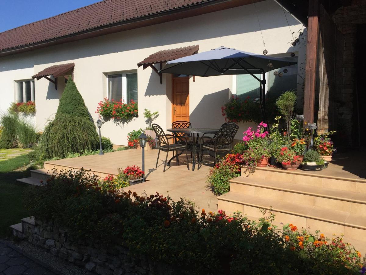 Privat Pekny Dvor Apartment Rajecké Teplice Екстериор снимка